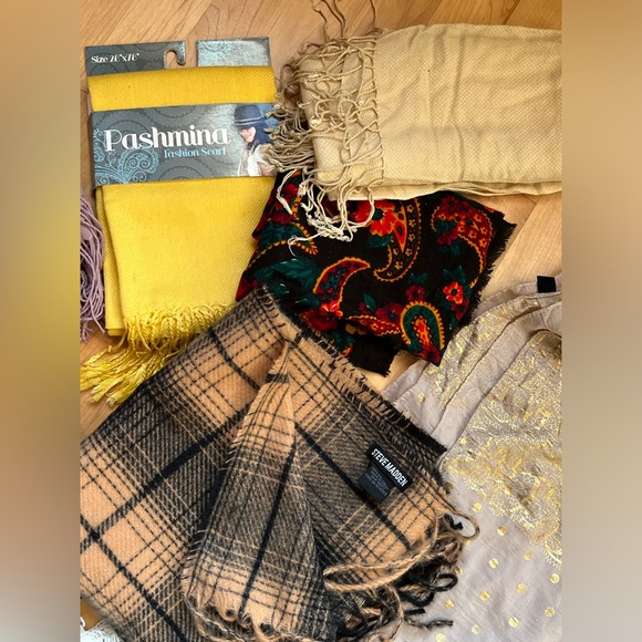 1️⃣3️⃣Lot of 13 Random Scarves-Varying Colors/Sizes/Brands/Materials/Conditions - Picture 11 of 17